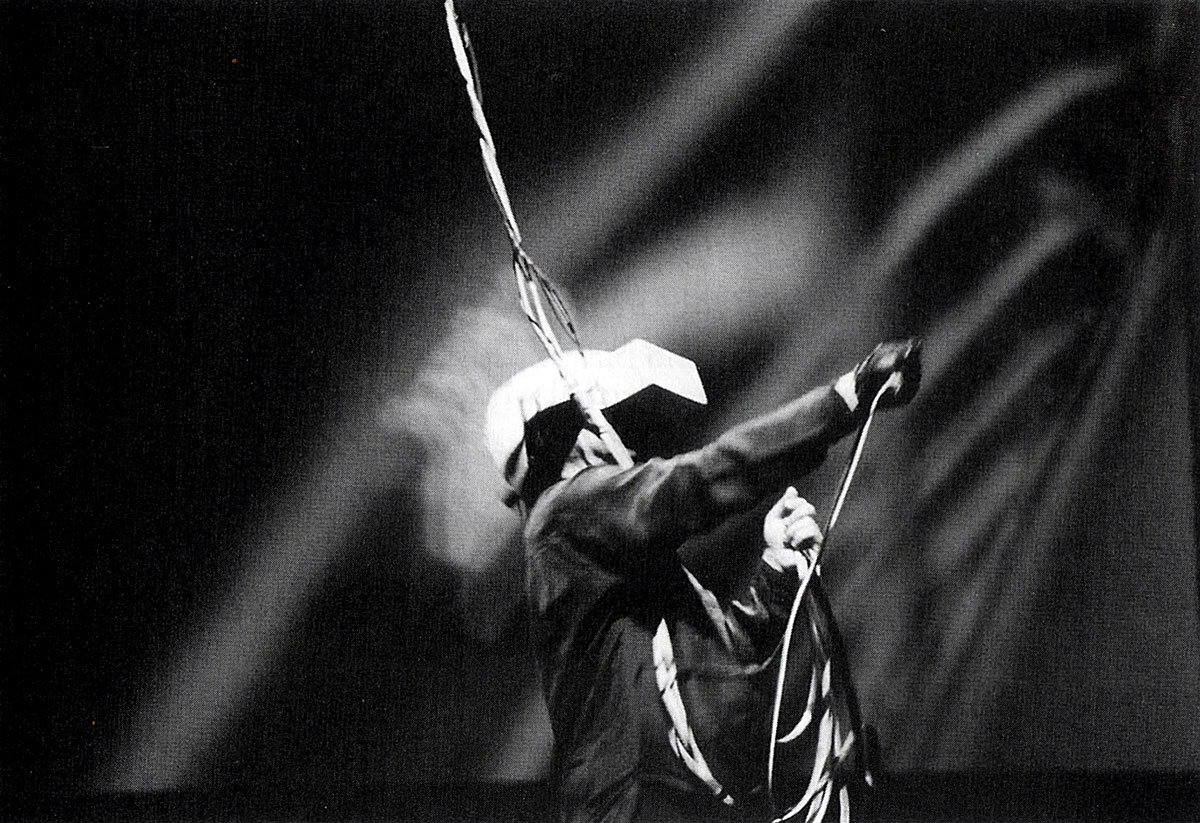 Figure 15.5 Yacov Sharir navigates through the interior of a VR human body in Dancing with the Virtual Dervish (1994, with Diane Gromala).